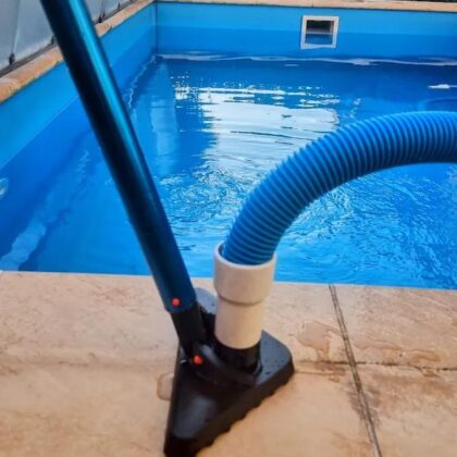 Pool vacuum cleaner