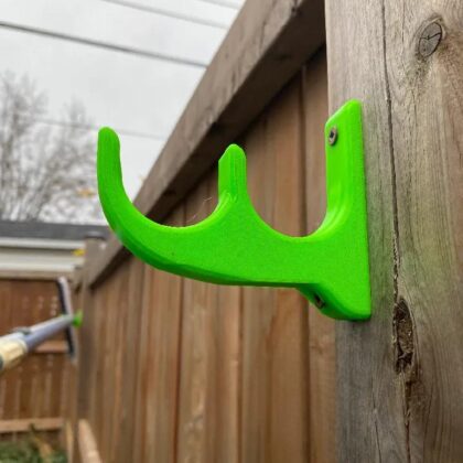 Double pool pole hook - bracket